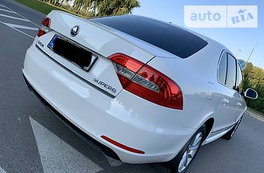 Седан Skoda Superb 2014 в Дніпрі