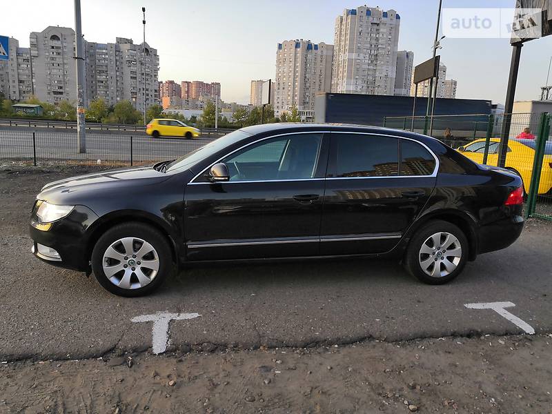 Седан Skoda Superb 2011 в Києві