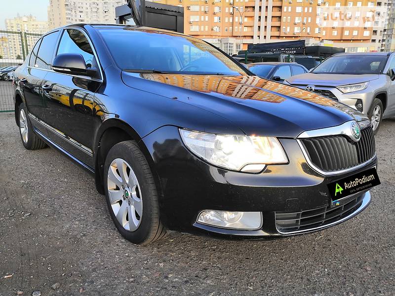Седан Skoda Superb 2011 в Києві