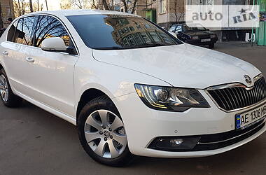 Седан Skoda Superb 2013 в 