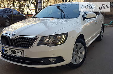 Седан Skoda Superb 2013 в 
