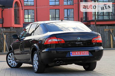 Седан Skoda Superb 2010 в 