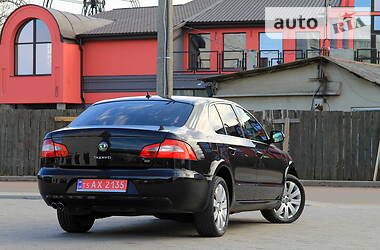 Седан Skoda Superb 2010 в 