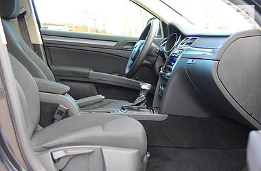 Седан Skoda Superb 2010 в 