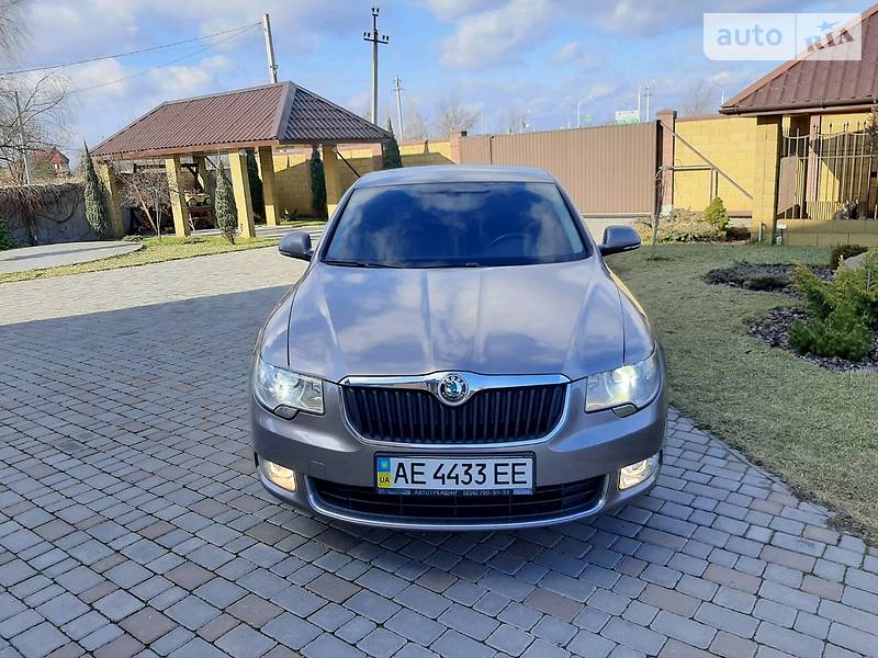 Седан Skoda Superb 2012 в Дніпрі