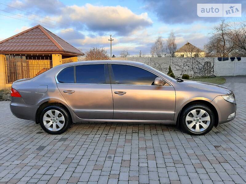 Седан Skoda Superb 2012 в Дніпрі