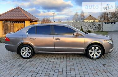 Седан Skoda Superb 2012 в 