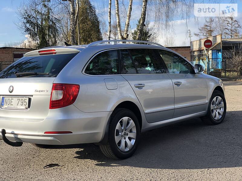 Універсал Skoda Superb 2011 в Радивиліві