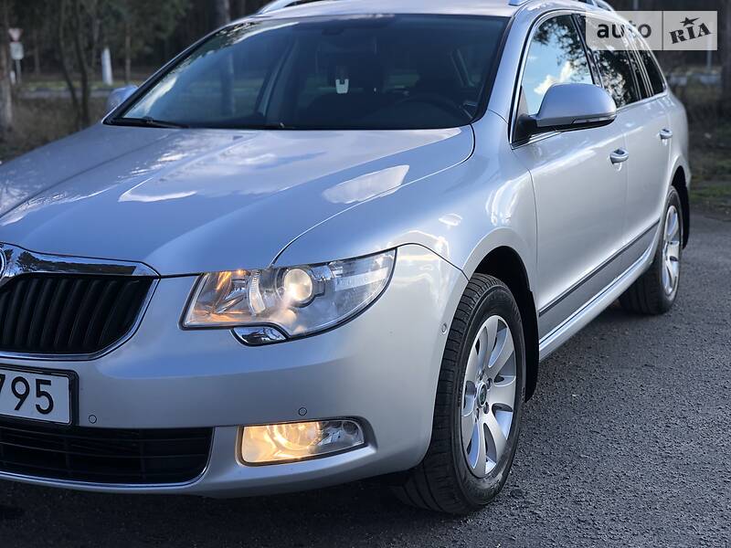 Універсал Skoda Superb 2011 в Радивиліві