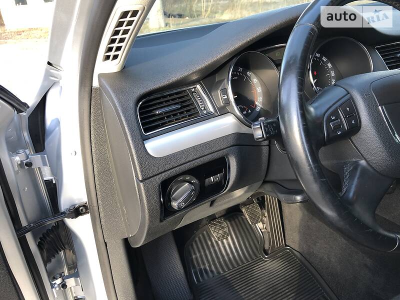 Універсал Skoda Superb 2011 в Радивиліві