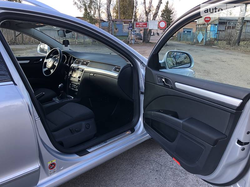 Універсал Skoda Superb 2011 в Радивиліві
