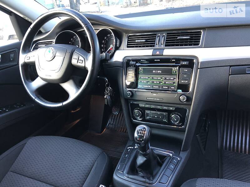 Універсал Skoda Superb 2011 в Радивиліві