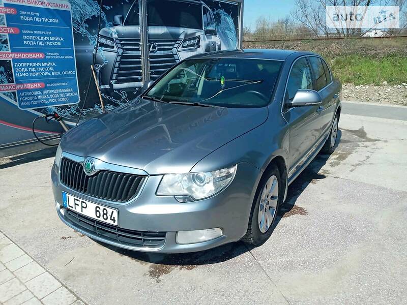 Седан Skoda Superb 2010 в Тячеве