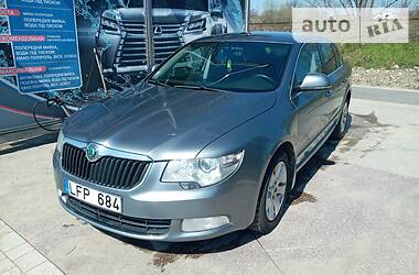 Седан Skoda Superb 2010 в Тячеве