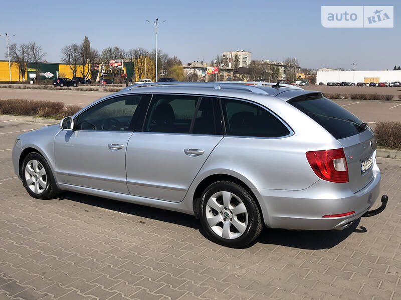 Універсал Skoda Superb 2010 в Житомирі