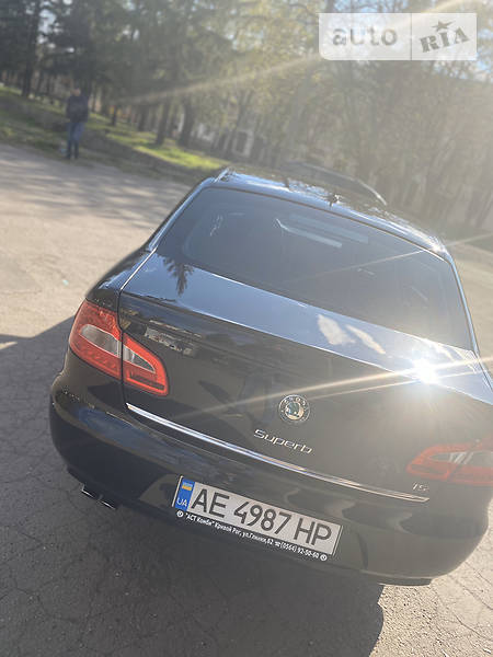 Седан Skoda Superb 2010 в Кривому Розі