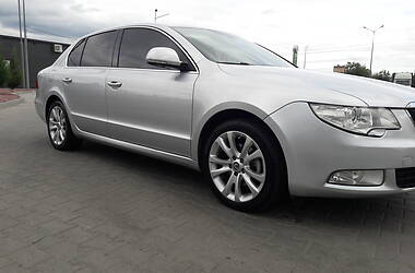 Седан Skoda Superb 2012 в Мукачево