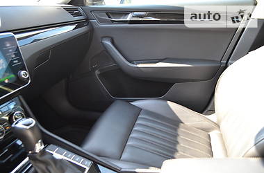 Універсал Skoda Superb 2018 в 