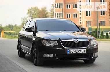 Седан Skoda Superb 2013 в Новояворовске