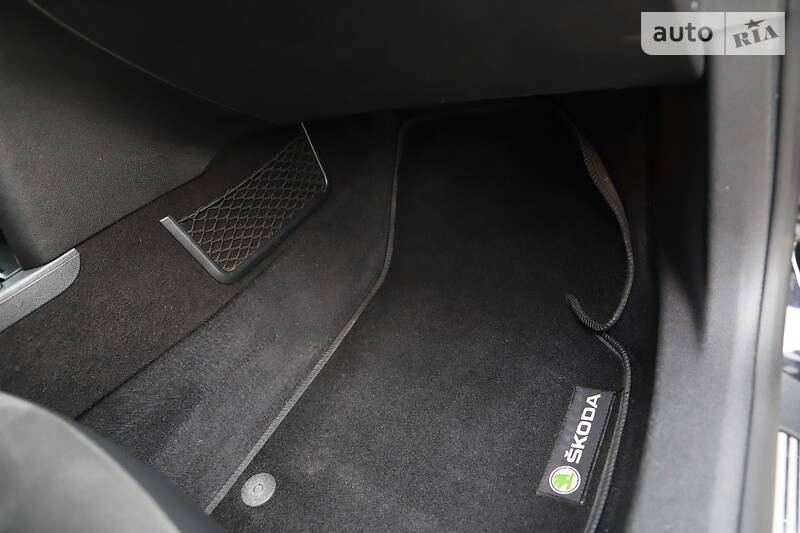 Седан Skoda Superb 2015 в Івано-Франківську