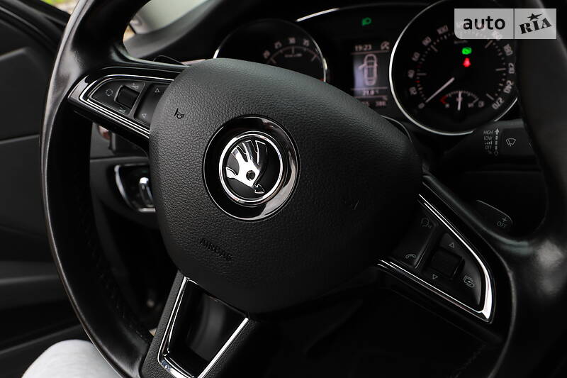 Седан Skoda Superb 2015 в Івано-Франківську