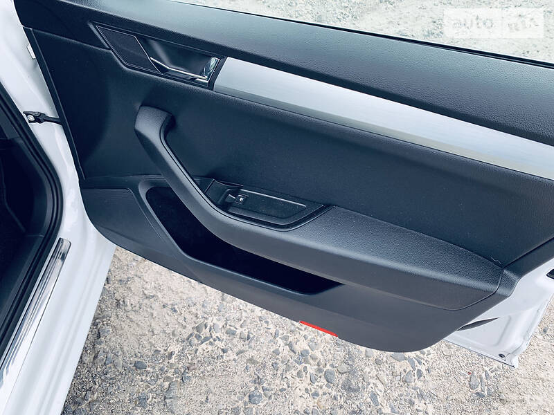 Універсал Skoda Superb 2017 в Рівному