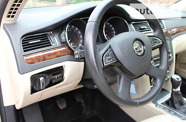 Седан Skoda Superb 2015 в Луцке