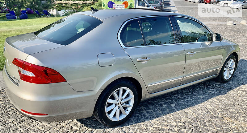 Седан Skoda Superb 2015 в Днепре