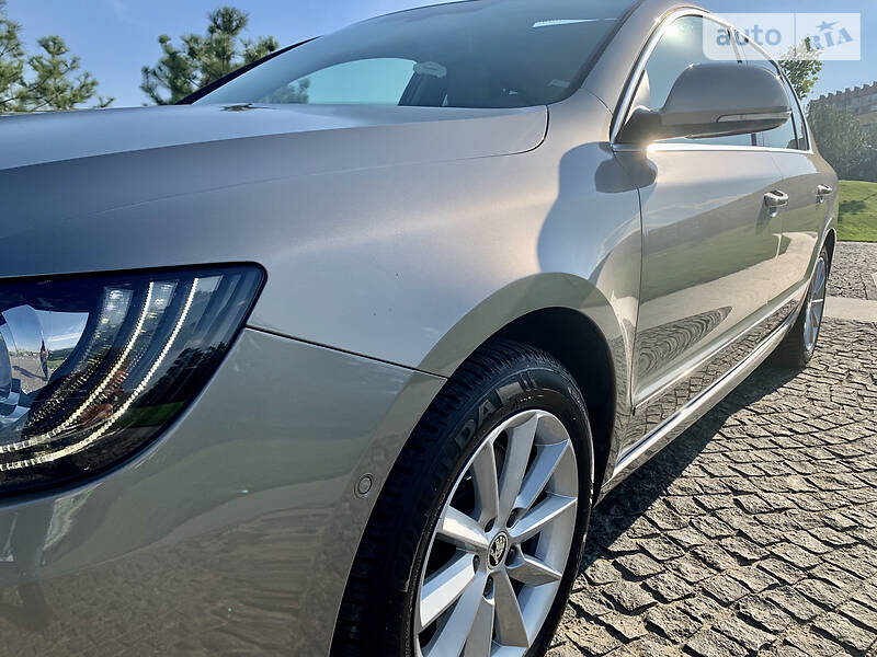 Седан Skoda Superb 2015 в Днепре