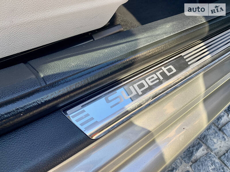 Седан Skoda Superb 2015 в Днепре