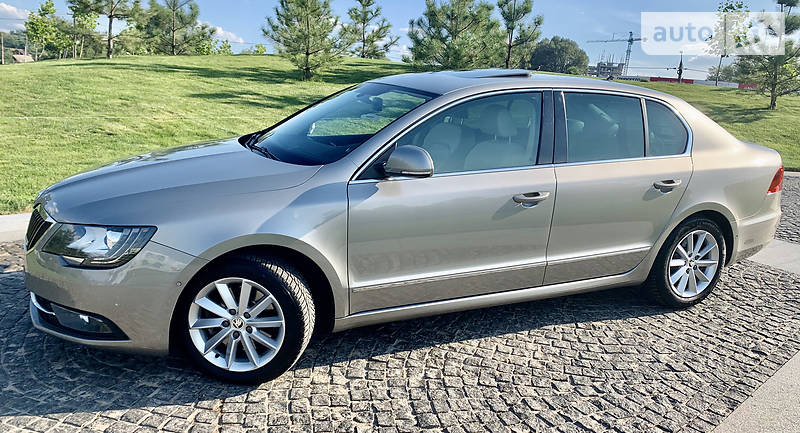 Седан Skoda Superb 2015 в Днепре
