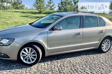 Седан Skoda Superb 2015 в Днепре