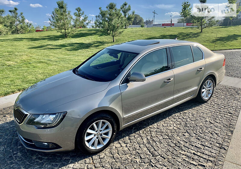 Седан Skoda Superb 2015 в Днепре