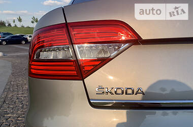 Седан Skoda Superb 2015 в 