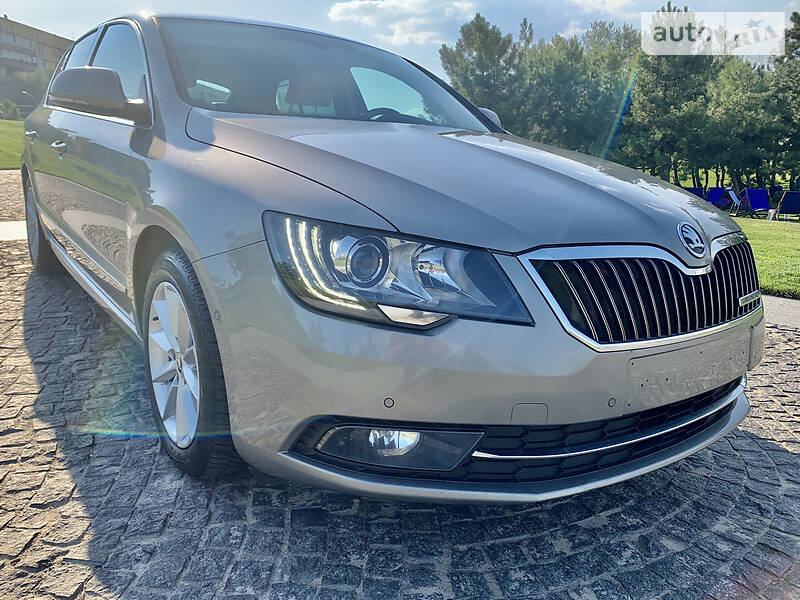 Седан Skoda Superb 2015 в Днепре