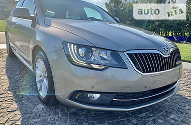 Седан Skoda Superb 2015 в Дніпрі