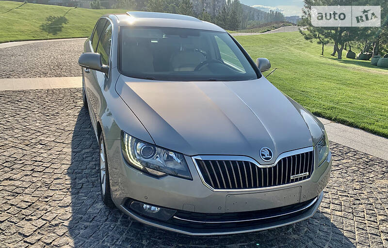 Седан Skoda Superb 2015 в Днепре