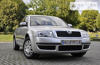 Седан Skoda Superb 2004 в Сваляве