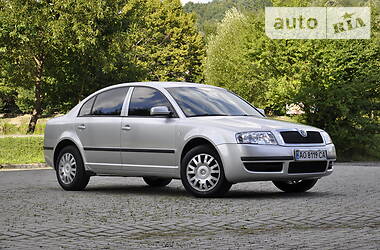 Седан Skoda Superb 2004 в Сваляве