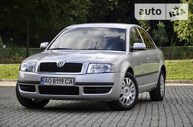 Седан Skoda Superb 2004 в Сваляве