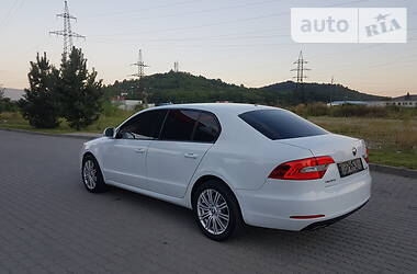 Седан Skoda Superb 2015 в Мукачево