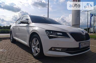 Седан Skoda Superb 2015 в Ужгороде