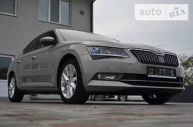 Седан Skoda Superb 2016 в Луцке