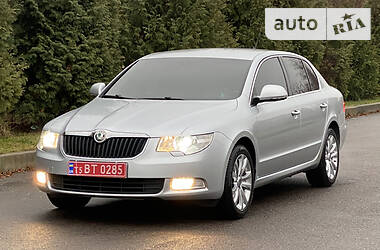 Седан Skoda Superb 2009 в Ровно