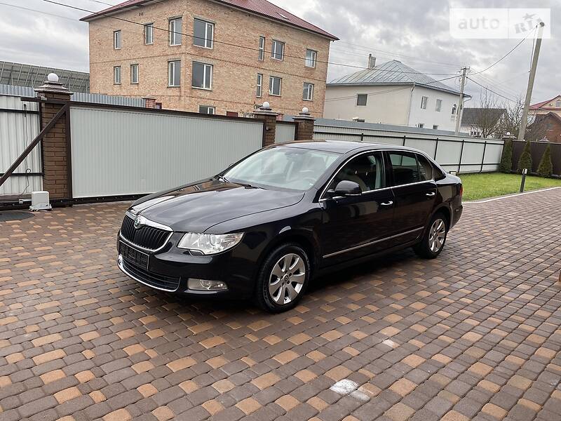 Седан Skoda Superb 2012 в Черновцах