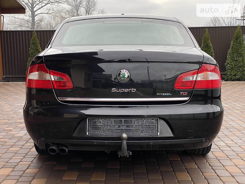 Седан Skoda Superb 2012 в Черновцах