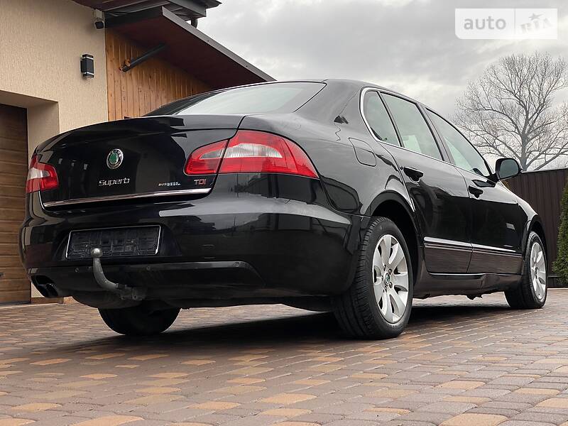 Седан Skoda Superb 2012 в Черновцах