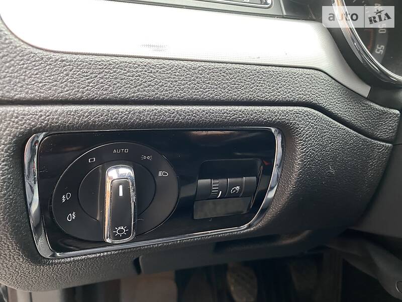 Седан Skoda Superb 2012 в Черновцах