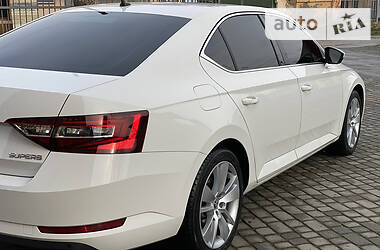 Седан Skoda Superb 2017 в Мукачево