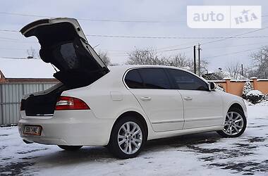 Седан Skoda Superb 2011 в Самборе